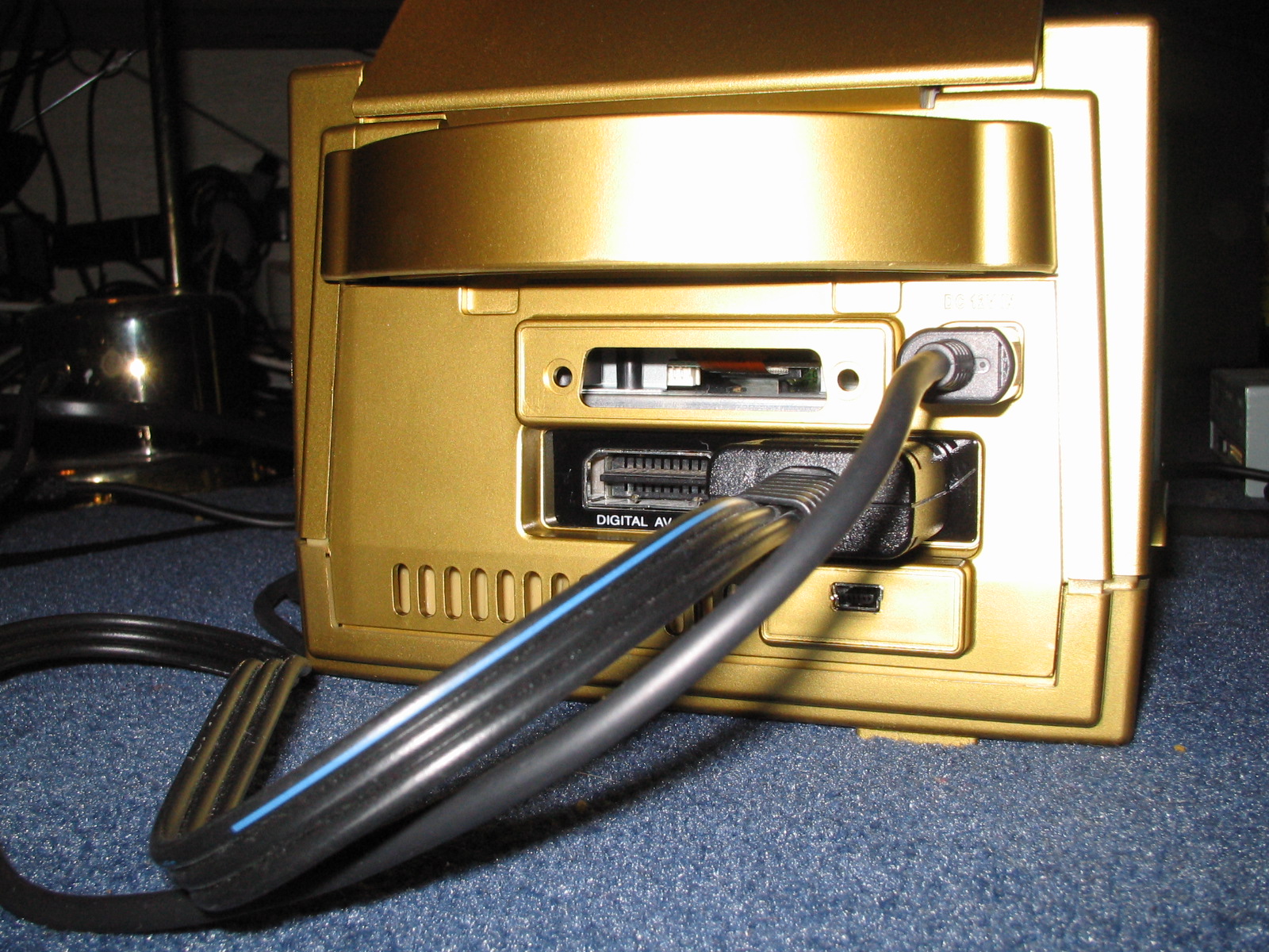 Backside of modded Gamecube with USB-connection